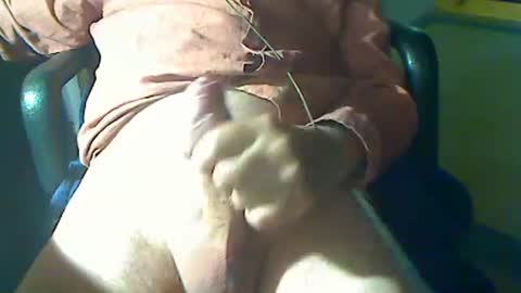 Snapshot of avan05 chatting on 12-16-25, 01:43 avan05 online show from 12-16-25, 01:43