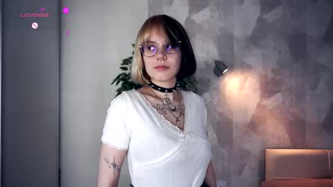 avaobierne online show from 02-06-26, 06:33