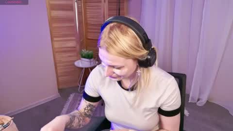 Ava online show from 05-06-26, 01:38