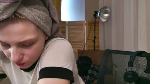 Ava online show from 05-14-26, 11:06
