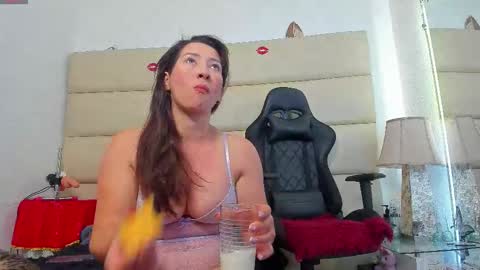 Ava Tomas online show from 11-23-25, 09:47