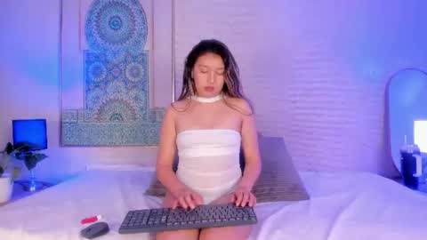 Snapshot of avelia_dh chatting on 06-13-26, 07:01 Avelia online show from 06-13-26, 07:01