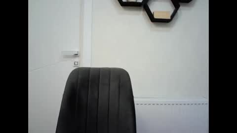 Snapshot of avelinehowo_uwu chatting on 03-04-26, 08:53 Aveline online show from 03-04-26, 08:53