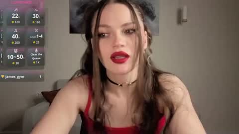 Aveline online show from 06-12-26, 07:02