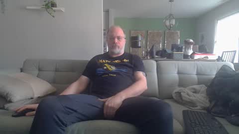 Snapshot of averagegreg chatting on 03-13-26, 05:08 Greg online show from 03-13-26, 05:08