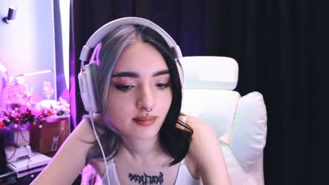 Snapshot of avi_nile chatting on 01-20-25, 05:26 Avriel online show from 01-20-25, 05:26