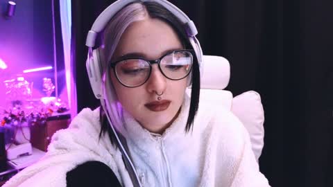 Snapshot of avi_nile chatting on 01-26-25, 02:14 Avriel online show from 01-26-25, 02:14