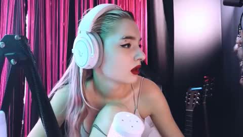 Snapshot of avi_nile chatting on 09-22-25, 04:36 Avriel online show from 09-22-25, 04:36