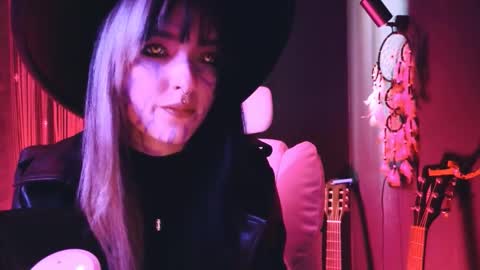 Snapshot of avi_nile chatting on 11-01-25, 04:25 Avriel online show from 11-01-25, 04:25