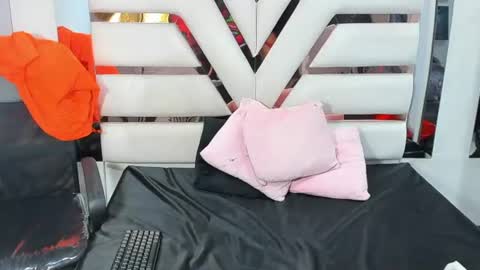 Snapshot of avi_thomsonn_ chatting on 06-14-26, 02:24 avi_thomsonn_ online show from 06-14-26, 02:24
