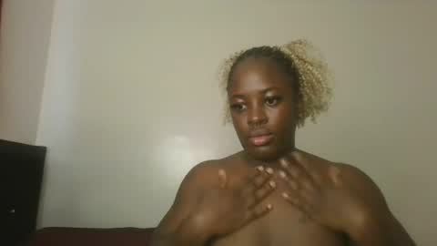 avian_babe1 online show from 07-26-26, 11:17