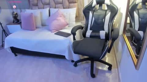 AVIS  online show from 01-15-25, 01:56