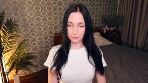 Snapshot of avisgalas chatting on 11-10-25, 09:14 Viole t online show from 11-10-25, 09:14