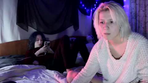 Snapshot of avny_loki chatting on 10-27-25, 12:04 Avny online show from 10-27-25, 12:04