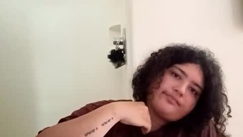 Snapshot of avocadobananasmoothie chatting on 03-21-26, 02:27 ask me online show from 03-21-26, 02:27