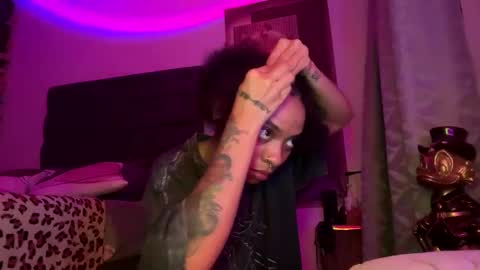 Avril online show from 03-13-26, 07:04