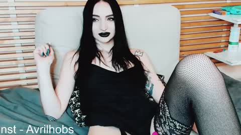 Snapshot of avrilhobs chatting on 02-06-25, 11:32 Avril online show from 02-06-25, 11:32