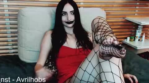 Avril online show from 01-08-26, 02:41