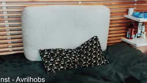 Avril online show from 04-11-26, 07:13