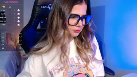 Snapshot of avrill_morgan chatting on 05-25-26, 06:25 Avrill Morgan online show from 05-25-26, 06:25