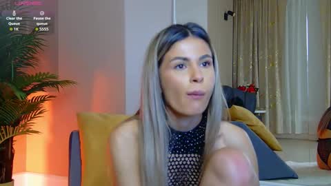 AVRILL CYRUX online show from 02-06-26, 07:56