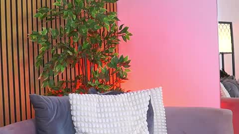 AVRILL CYRUX online show from 04-18-26, 06:39