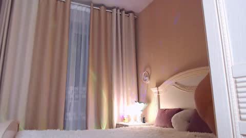 Snapshot of avrora_lew_ chatting on 10-13-25, 10:32 Avrora Inst online show from 10-13-25, 10:32