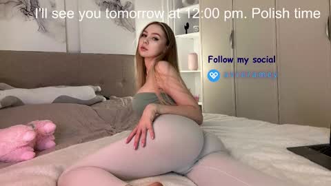 Snapshot of avroramy chatting on 02-11-25, 09:25 Avrora online show from 02-11-25, 09:25