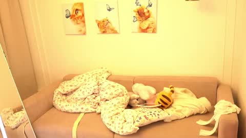 Snapshot of avroramy chatting on 02-12-25, 10:14 Avrora online show from 02-12-25, 10:14