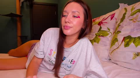 Snapshot of awgustina_sweetheart22 chatting on 12-30-24, 02:19 Awgustina online show from 12-30-24, 02:19
