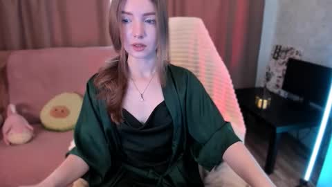 Snapshot of awocato chatting on 10-22-25, 07:19 Alia online show from 10-22-25, 07:19