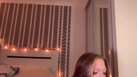 Snapshot of awwrora chatting on 11-17-25, 03:51 Aurora online show from 11-17-25, 03:51