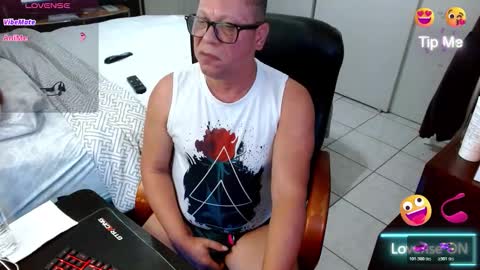 Snapshot of axel264 chatting on 03-11-26, 09:37 Alex online show from 03-11-26, 09:37