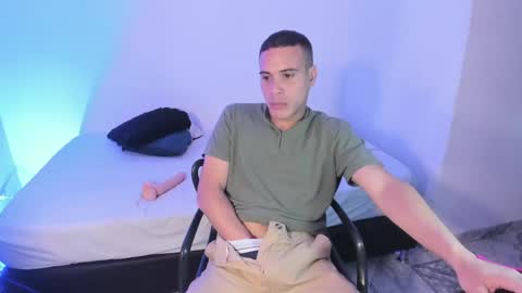 Snapshot of axel__fierro chatting on 04-18-26, 08:20 axel__fierro online show from 04-18-26, 08:20