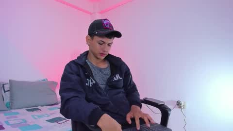 Snapshot of axel_cody_ chatting on 10-28-25, 11:36 AXEL online show from 10-28-25, 11:36