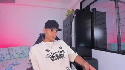 Snapshot of axel_cody_ chatting on 01-08-26, 08:22 AXEL online show from 01-08-26, 08:22