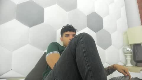 Axel Forte online show from 12-21-25, 01:07