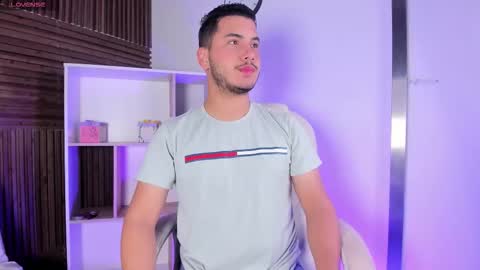 axel_grey_ online show from 11-06-25, 12:17
