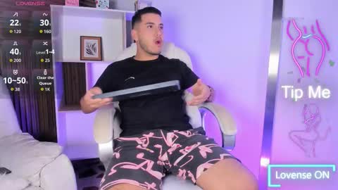 axel_grey_ online show from 11-17-25, 12:33