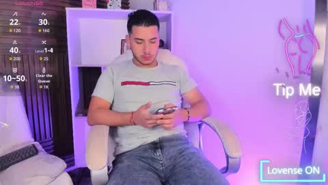 axel_grey_ online show from 11-18-25, 12:42