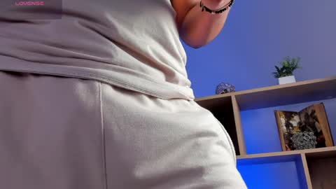 axel_grey_ online show from 04-19-26, 12:37