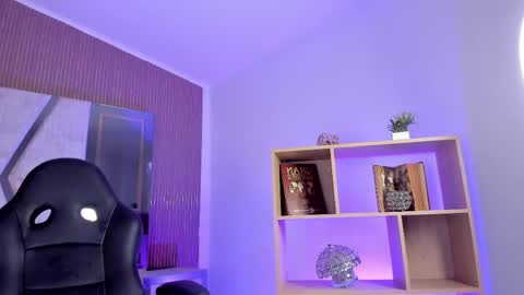 axel_grey_ online show from 04-20-26, 12:30