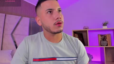 axel_grey_ online show from 04-21-26, 12:44