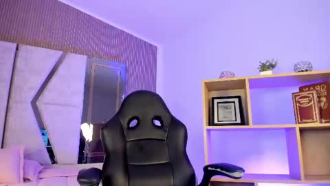 axel_grey_ online show from 06-19-26, 12:53