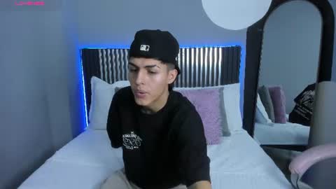 Snapshot of axel_mendoza_ chatting on 07-14-26, 07:30 A X E L online show from 07-14-26, 07:30