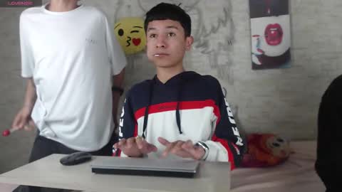 Snapshot of axel_milo_and_kairo chatting on 11-25-25, 12:43 axel_milo_and_kairo online show from 11-25-25, 12:43