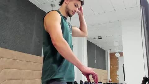 Axel  online show from 04-16-26, 01:34