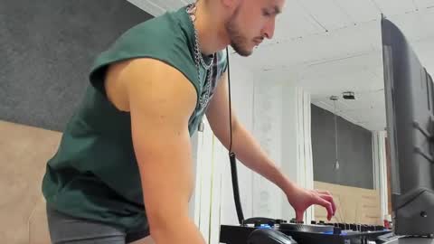 Axel  online show from 05-23-26, 03:16