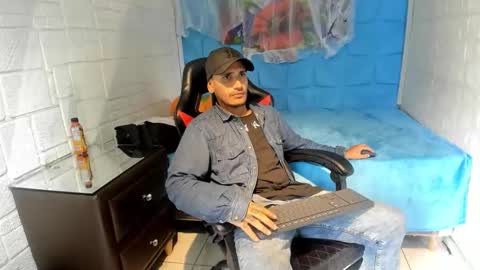 Snapshot of axell_cross2 chatting on 10-26-25, 02:45 Axell Cross2 online show from 10-26-25, 02:45