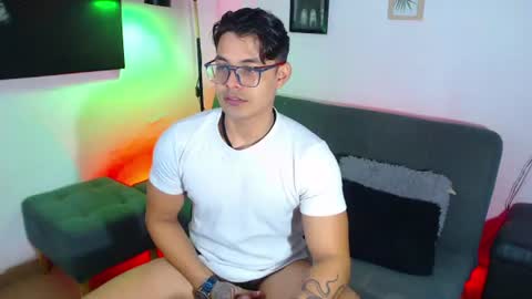 Snapshot of axell_dior chatting on 06-20-26, 02:09 axell online show from 06-20-26, 02:09